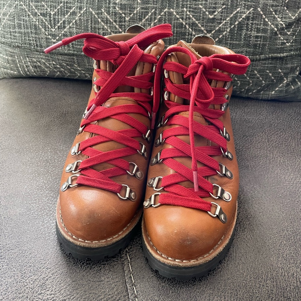 Danner Women’s Mountain Light Cascade 5”Hiking Boots